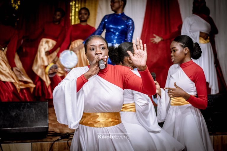 Le groupe Shining Dance transforme la scène évangélique avec un cinquième volume magistral